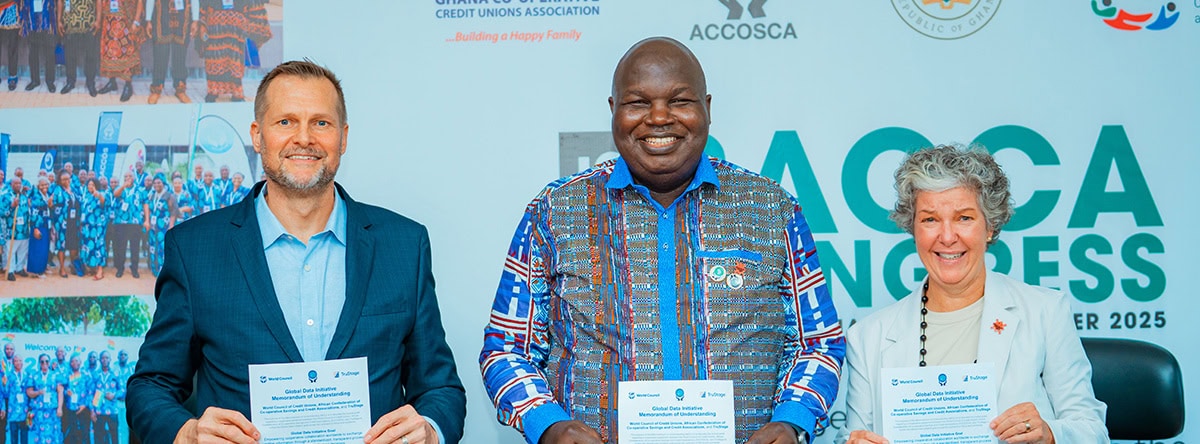 Leaders sharing signed MOU for global data initiative